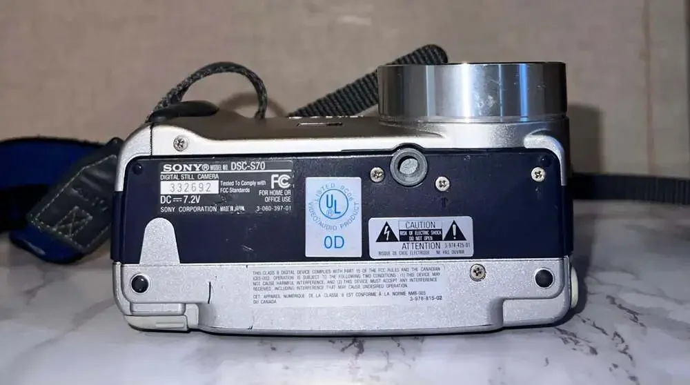 Sony Cyber-shot DSC-S70 3.3MP Digital Camera with 64MB Memory Stick & Battery